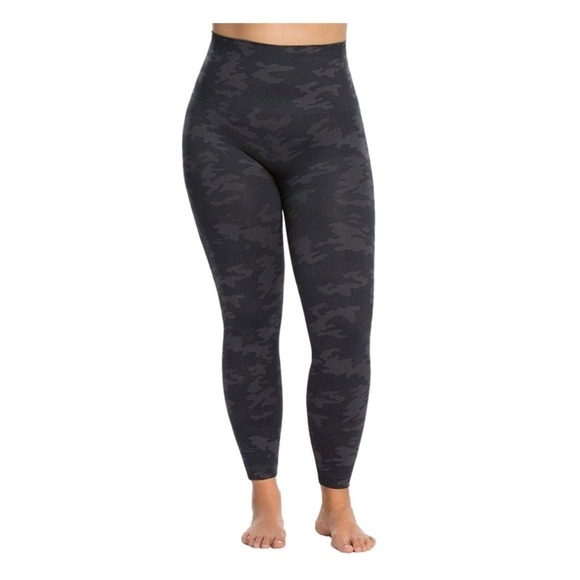Spanx Look At Me Now Full Length Leggings in Black Camo - New with tags - Picture 1 of 12